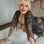Lara eine Topfrau und Partygirl. Bild