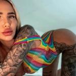 Blonde Lena, mit einer klatschnassen Muschi. Bild