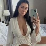 Amely Milf, mit geilen 90 E Brüsten. Bild