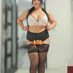 Donatella, eine Milf mit große Brust. Angebote sie-sucht-ihn