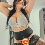 Donatella, eine Milf mit große Brust. Bild