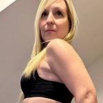 Carissa, die nette Frau von nebenan. Bild